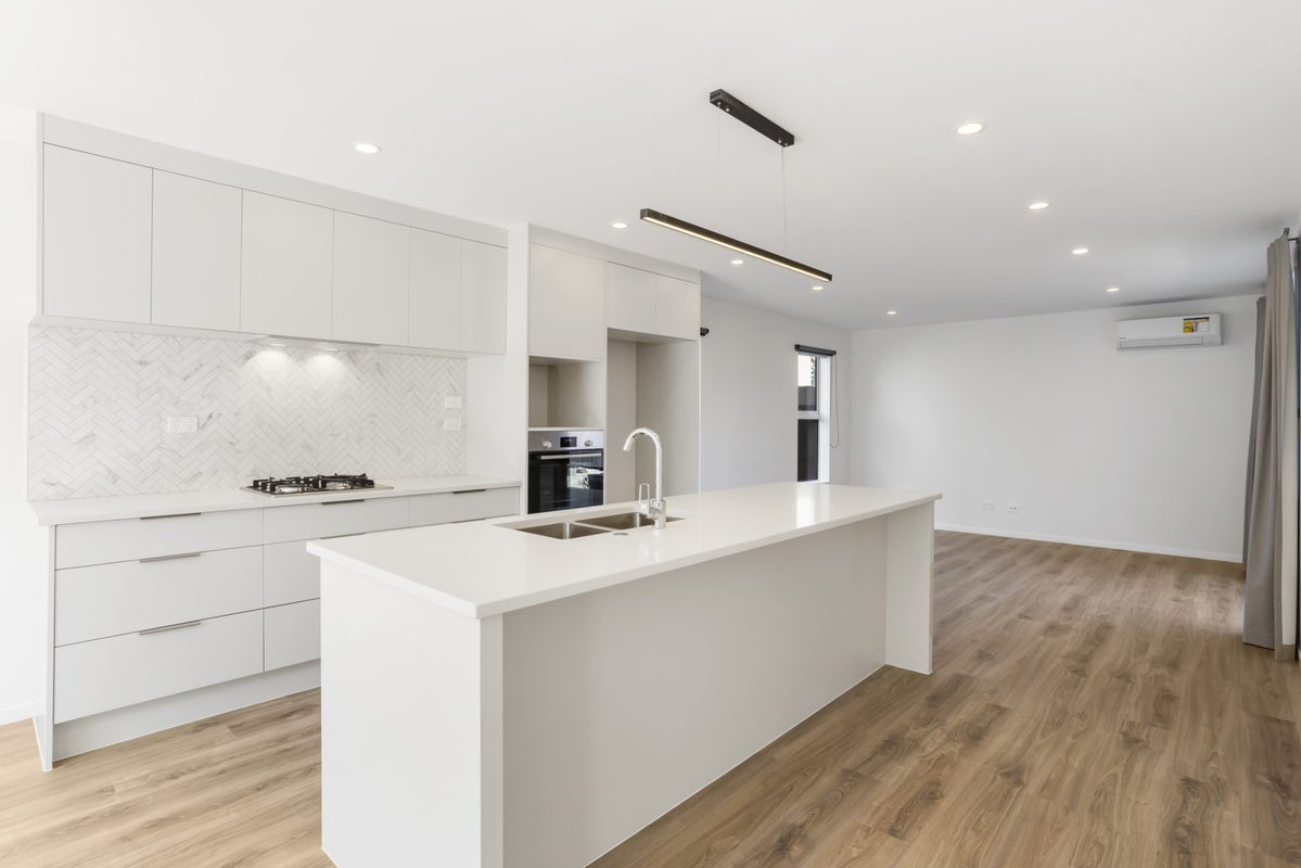 13B Teal Crescent, Beach Haven, Auckland - Carousel 1