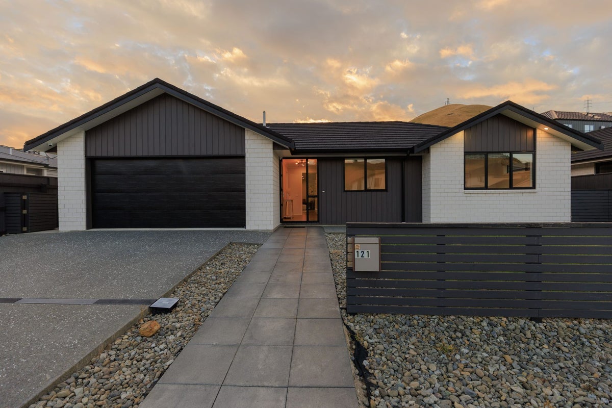 121 Melksham Drive, Churton Park, Wellington - Carousel 1