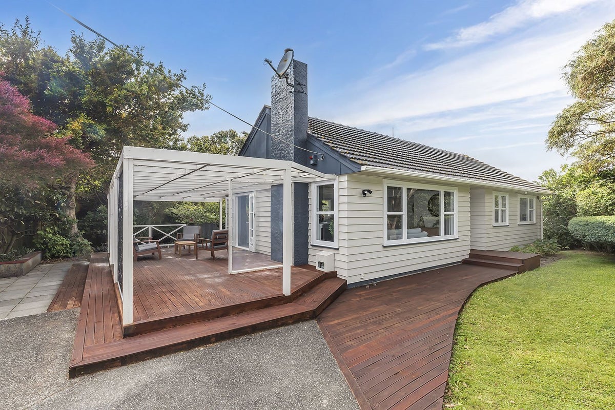 9 Mascot Street, Tawa, Wellington - Carousel 1