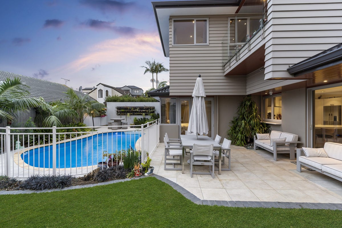49 Loloma Drive, Half Moon Bay, Auckland - Carousel 1
