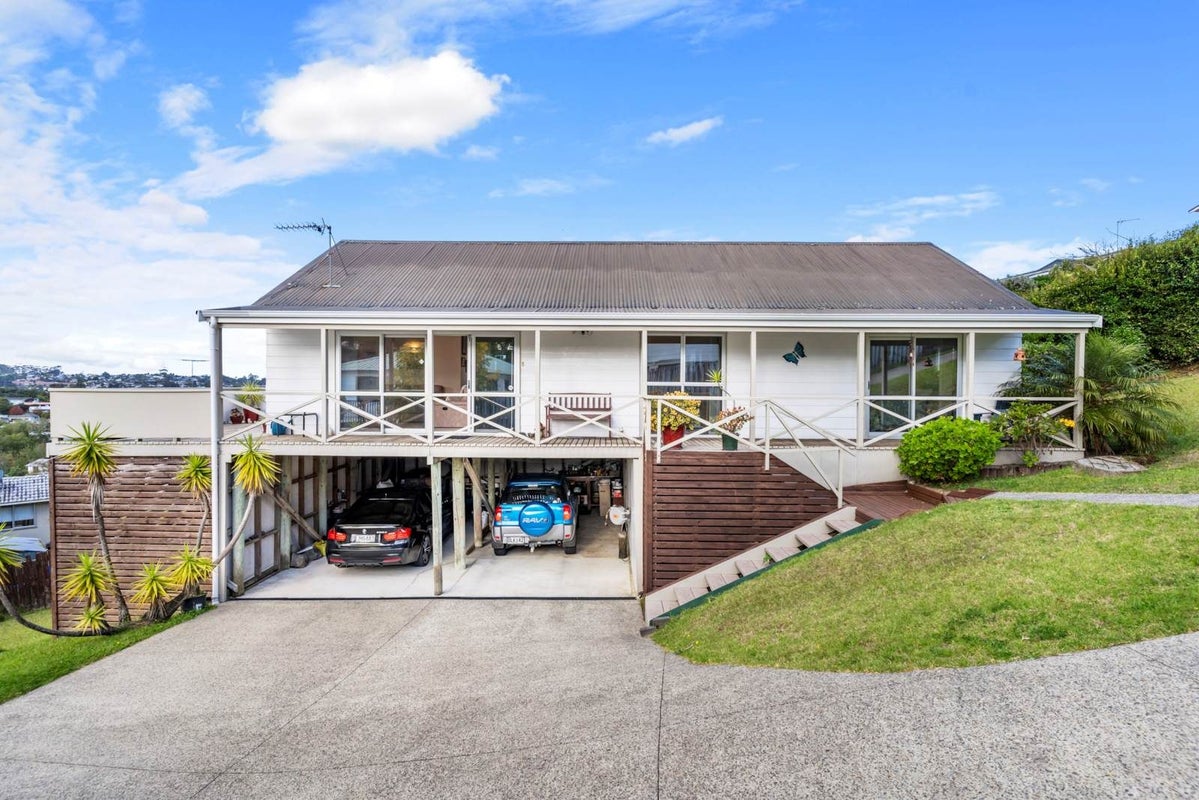 42A Target Road, Totara Vale, Auckland - Carousel 1