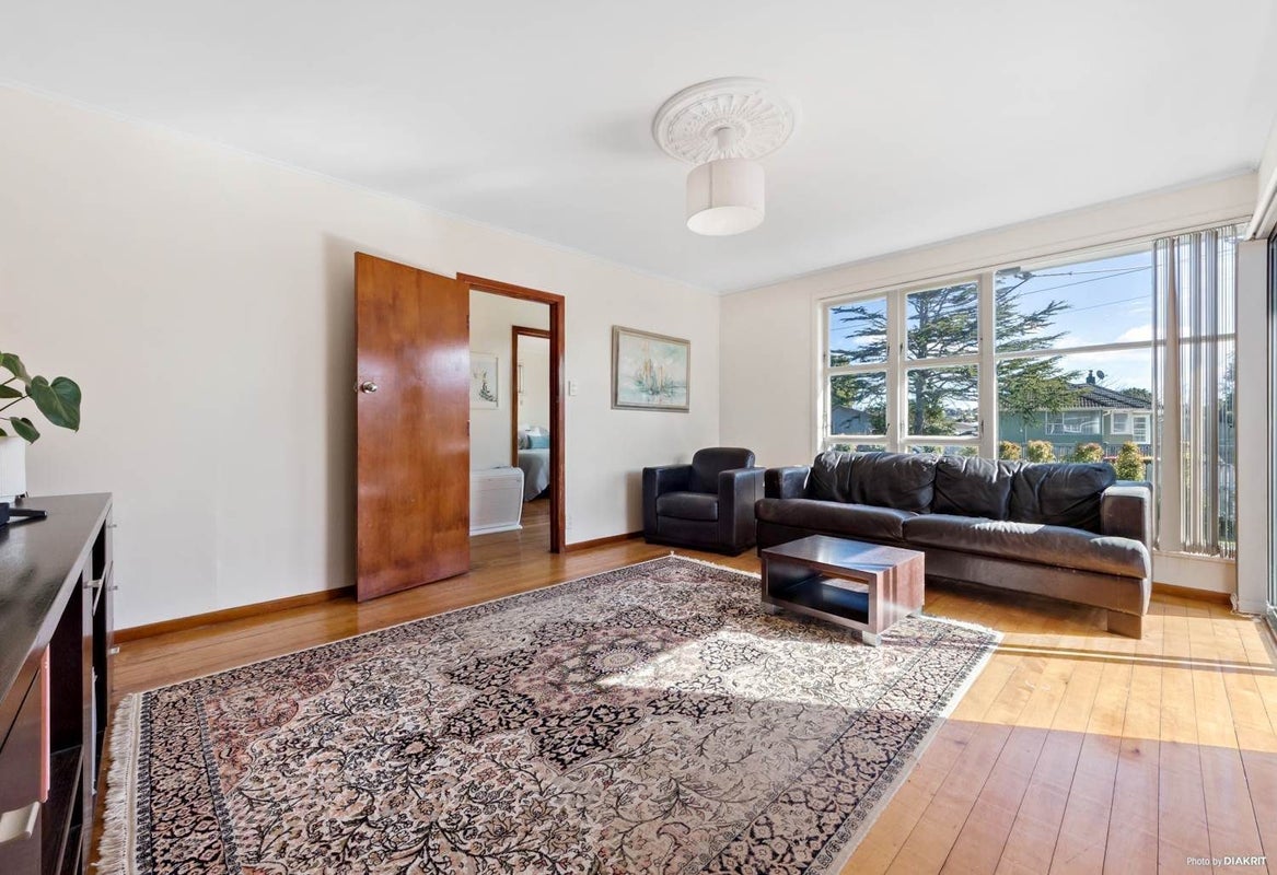 90 Cobham Crescent, Kelston, Auckland - Carousel 2
