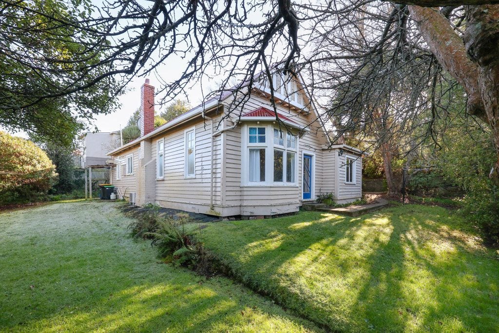 10 Newport Street, Belleknowes, Dunedin - Carousel 1