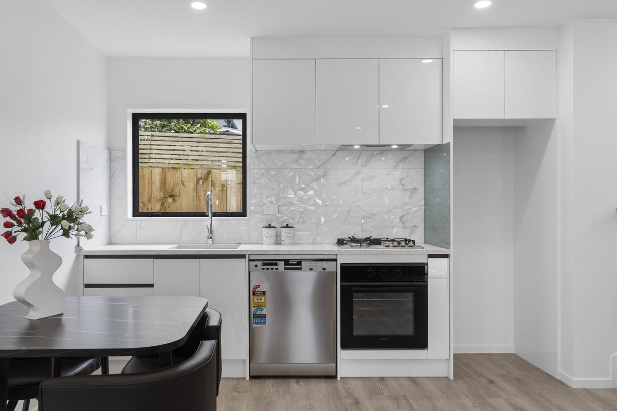9/16 Clark Road, Pahurehure, Papakura - Carousel 1