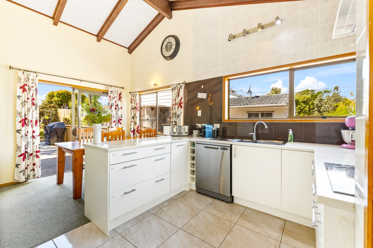 8 Penton Road, Stanmore Bay, Whangaparaoa - Carousel 2
