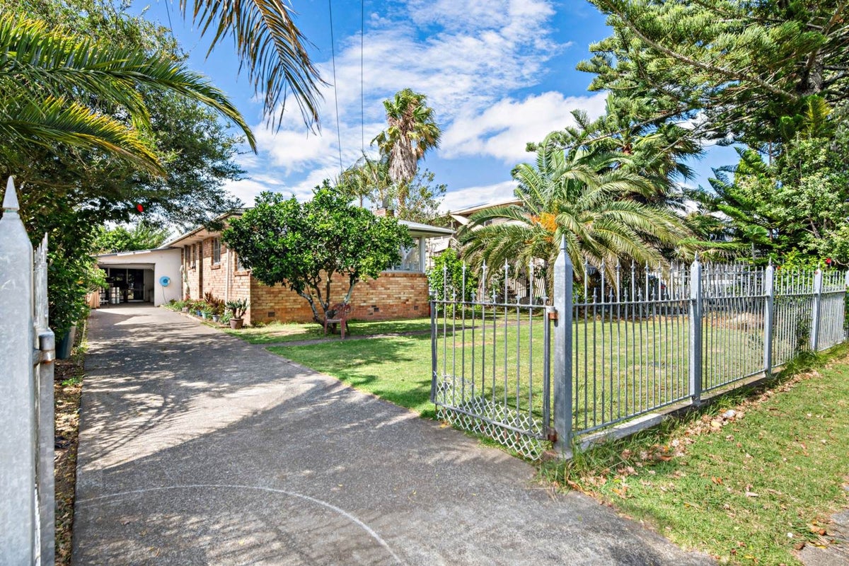 11 Hardie Street, Mangere East, Auckland - Carousel 1