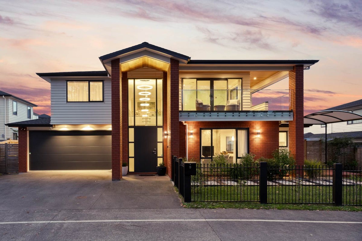 9 David Rogers Lane, Swanson, Auckland - Carousel 1