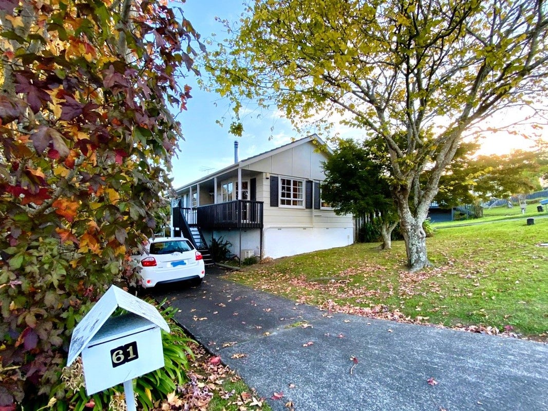 61 Bentley Avenue, Glenfield, Auckland - Carousel 1