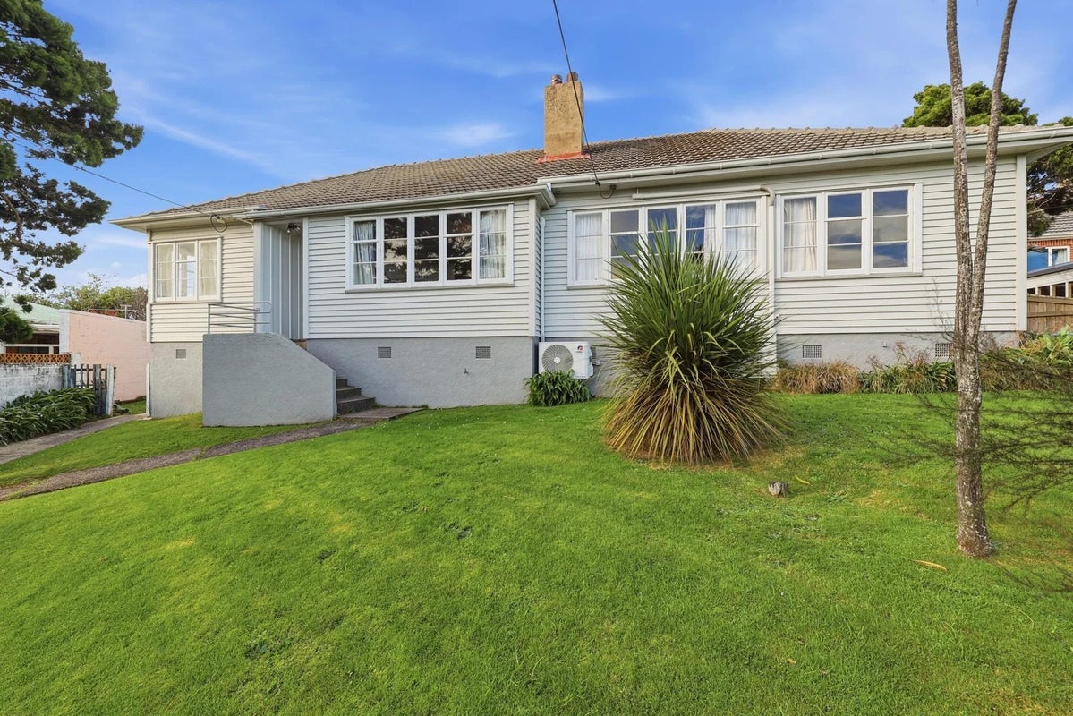 69 Riselaw Road, Calton Hill, Dunedin - Carousel 1