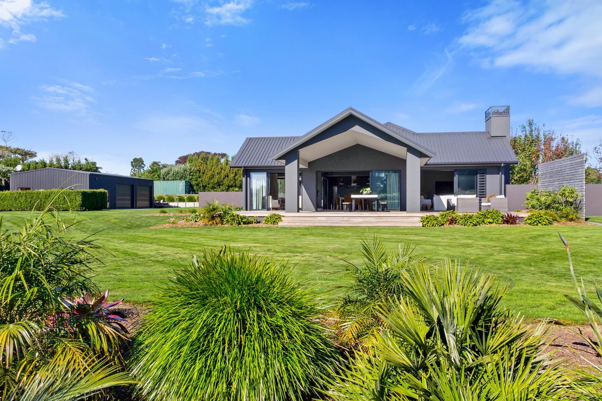 106 Airport Drive, New Plymouth Airport, New Plymouth - Carousel 1