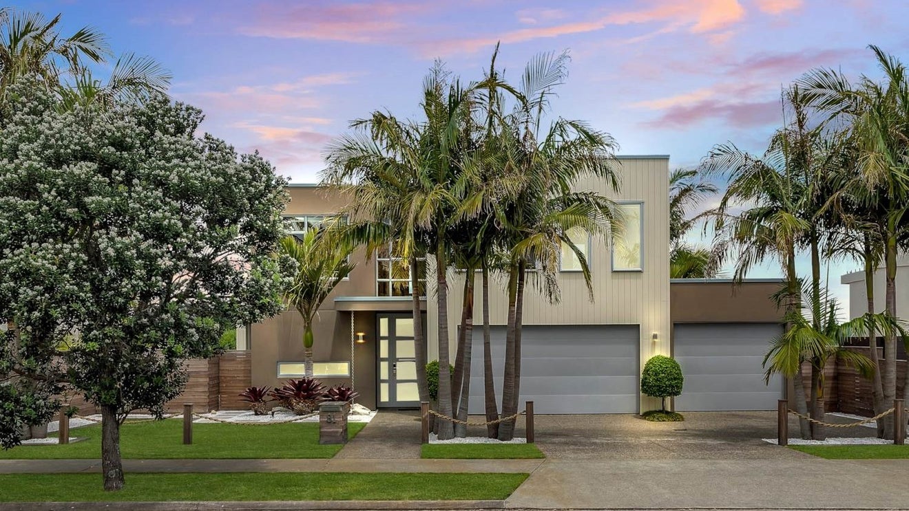 81 Pine Harbour Parade, Beachlands, Auckland - Carousel 1