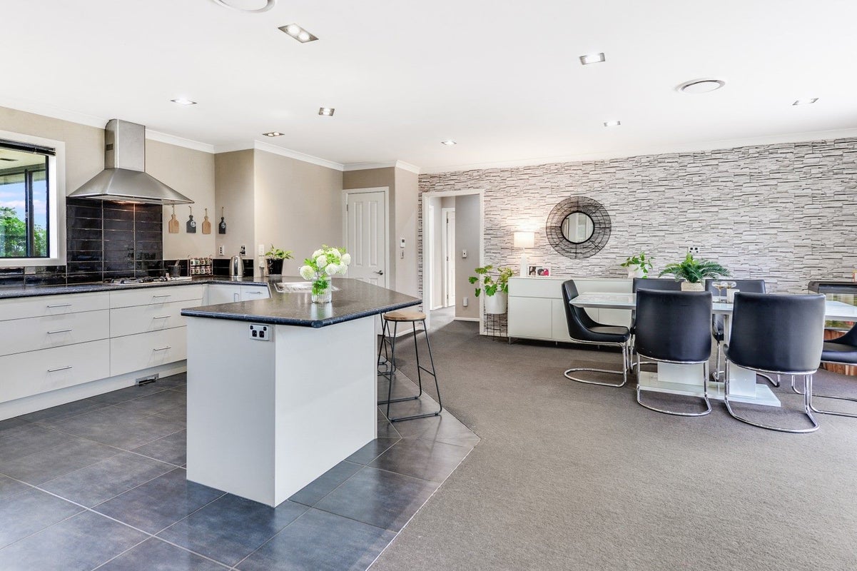 32 Moonlight Drive, Rototuna North, Hamilton - Carousel 2
