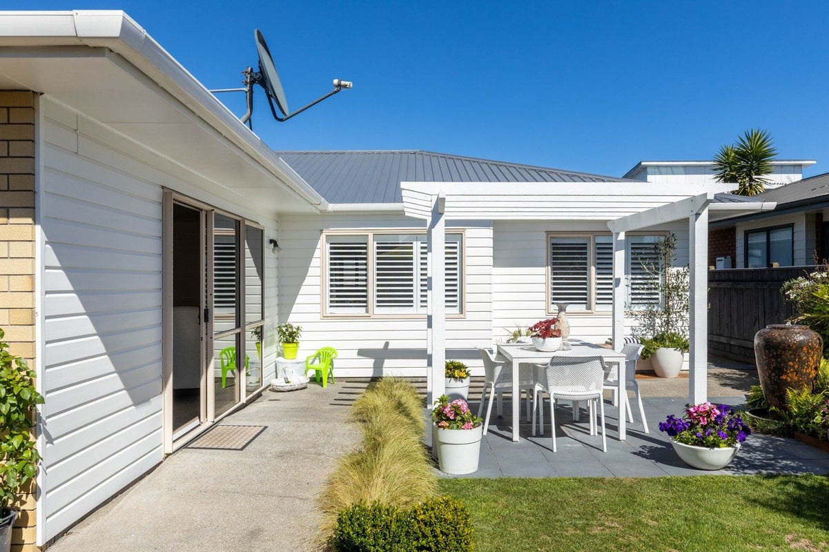 2/122 Clawton ST, Westown, New Plymouth - Carousel 31