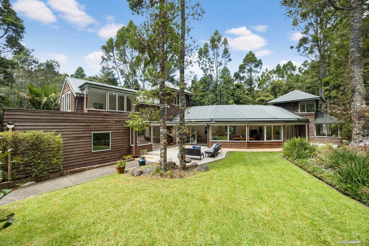 30 Fawcett Road, Laingholm, Auckland - Carousel 1