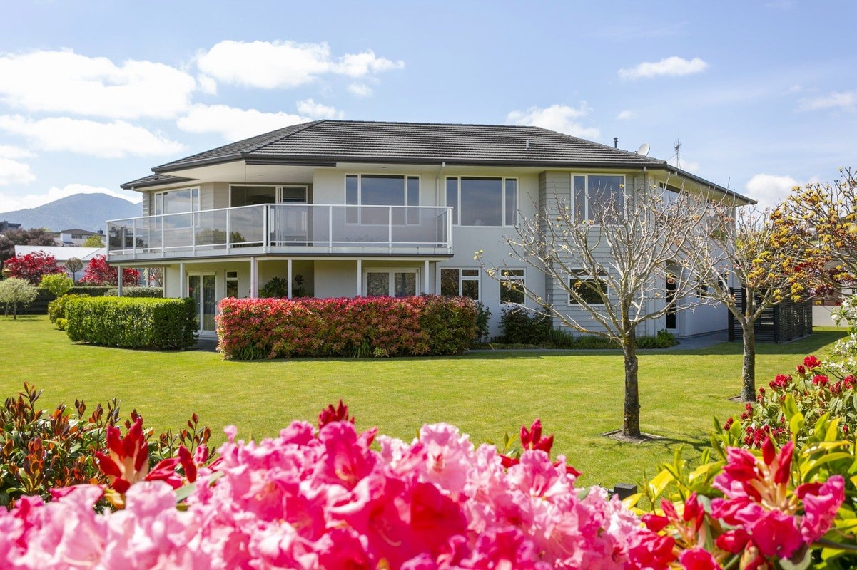 19 Magnolia Rise, Waipahihi, Taupo - Carousel 1
