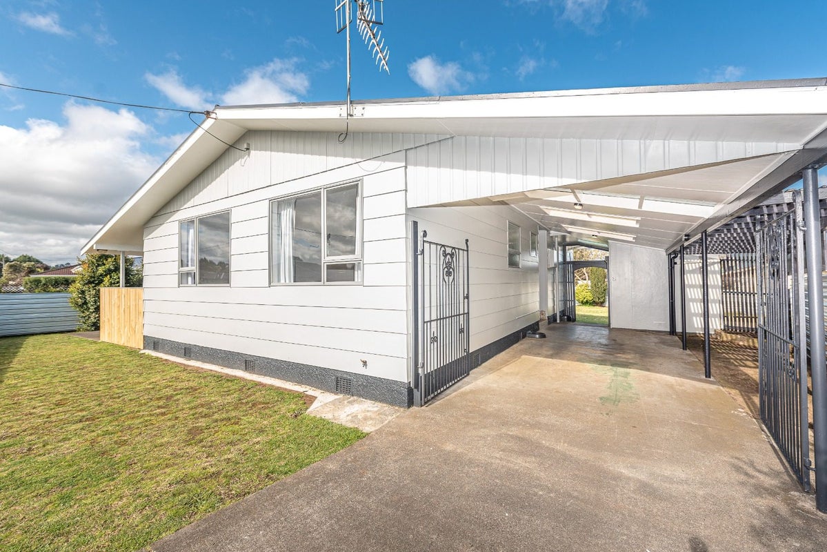 14 Chester Road, Springvale, Whanganui - Carousel 1