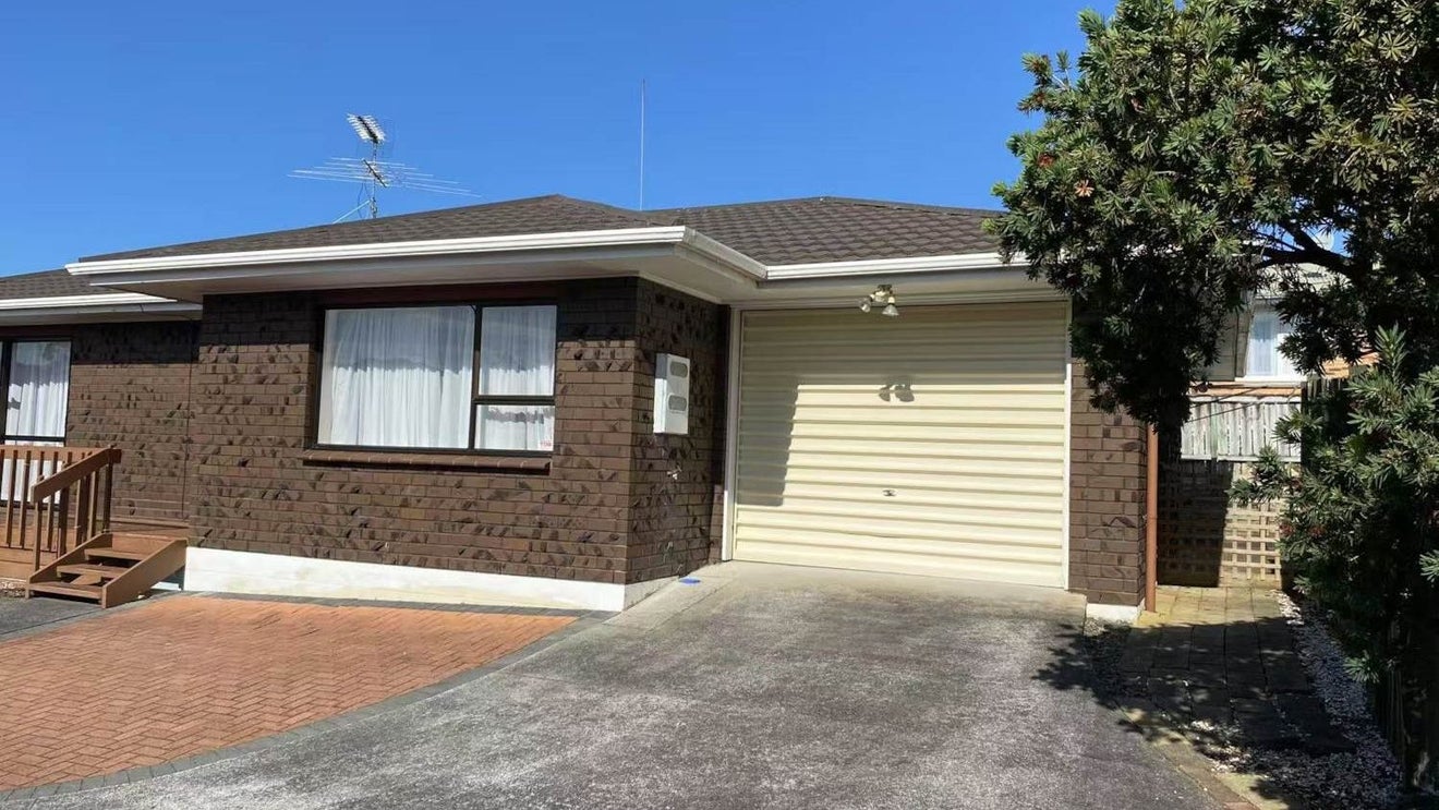2/42 Abercrombie Street, Howick, Auckland - Carousel 1