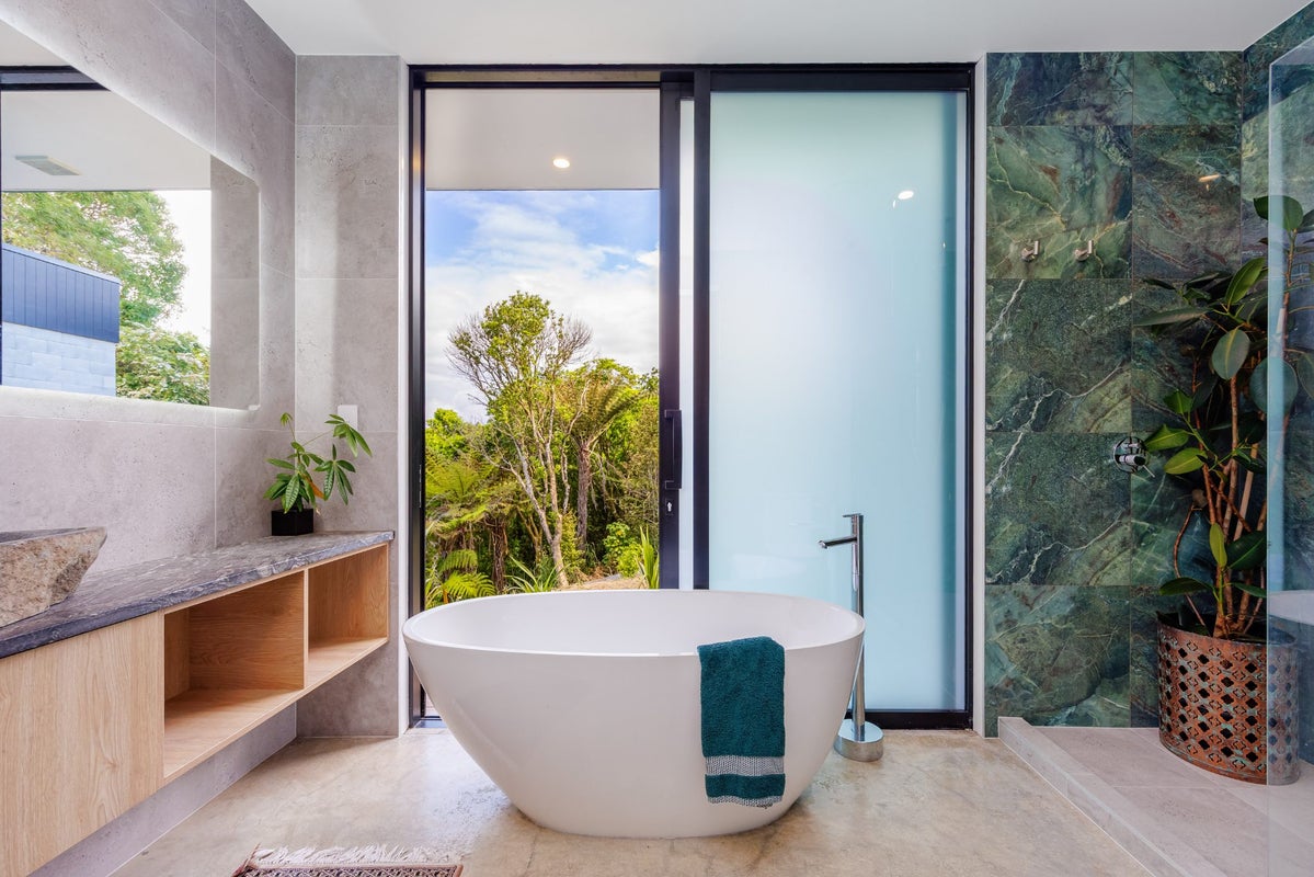 181 Point View Drive, East Tamaki Heights, Auckland - Carousel 1