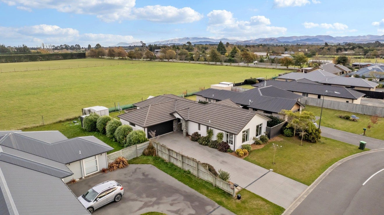 4 William Hyde Place, Darfield, Darfield - Carousel 2