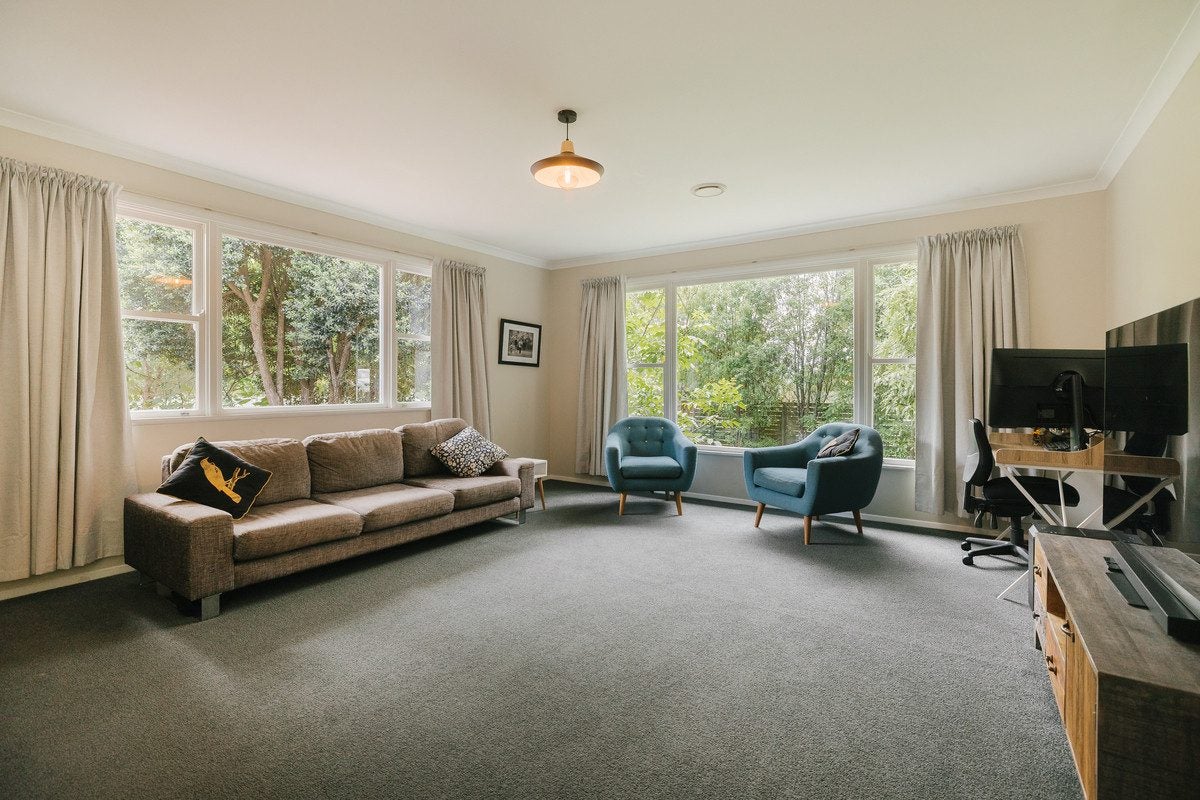 4 Williams Terrace, Fitzherbert, Palmerston North - Carousel 2
