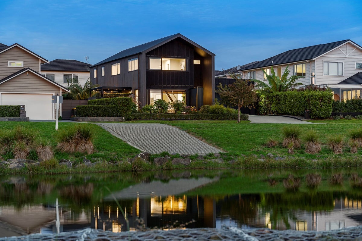 22 Bayvista Drive, Karaka, Papakura - Carousel 1