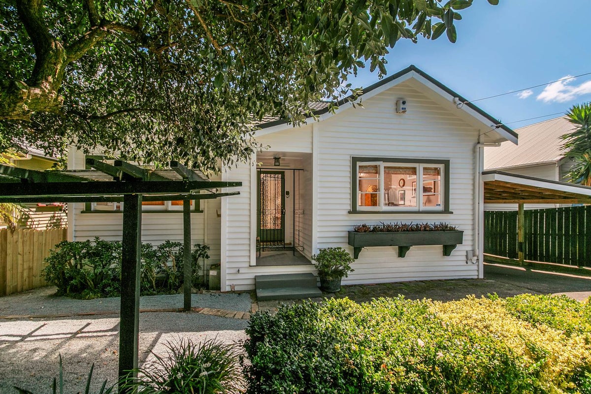 57 King George Avenue, Epsom, Auckland - Carousel 2
