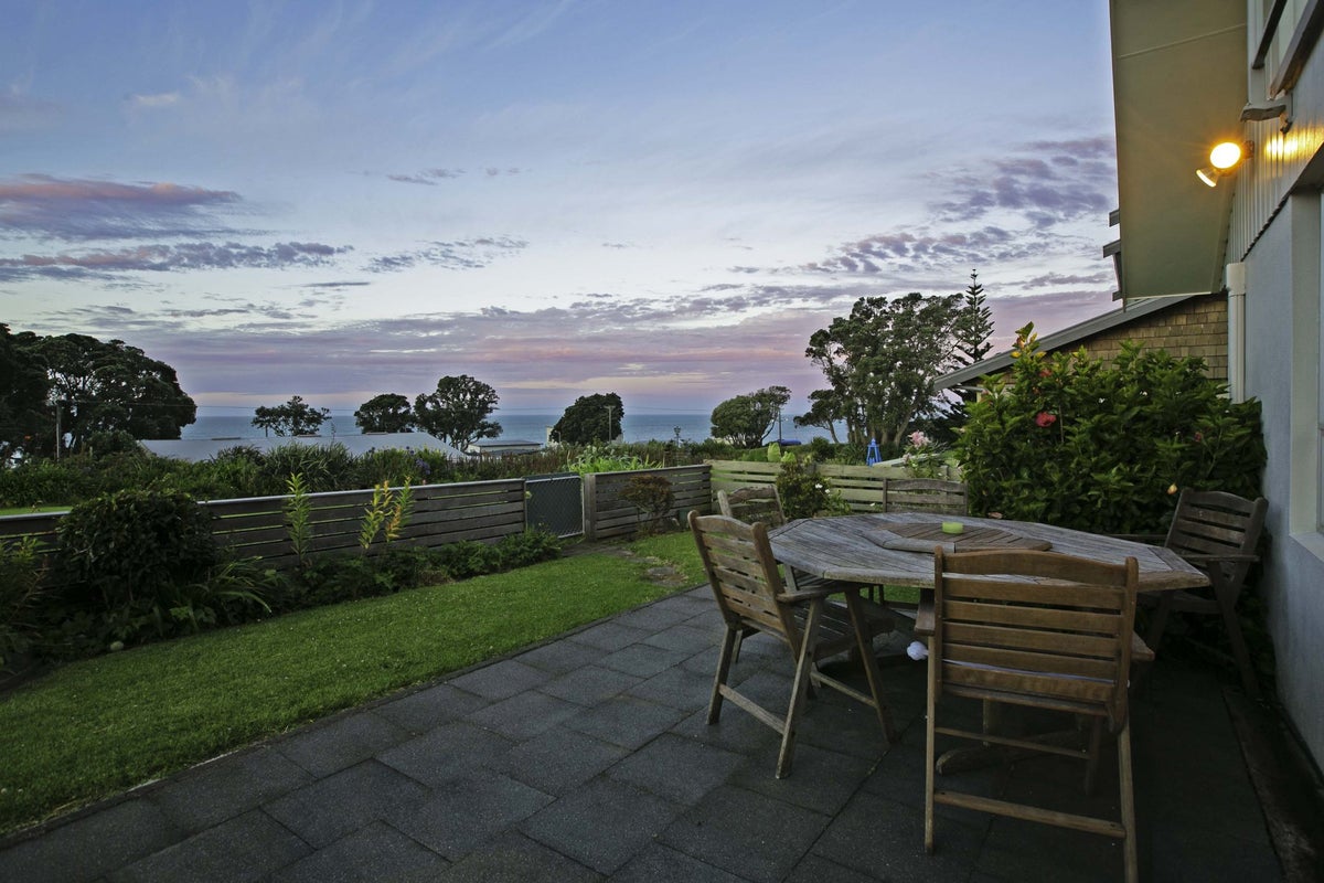 1/10 Birdwood Avenue, Moturoa, New Plymouth - Carousel 1