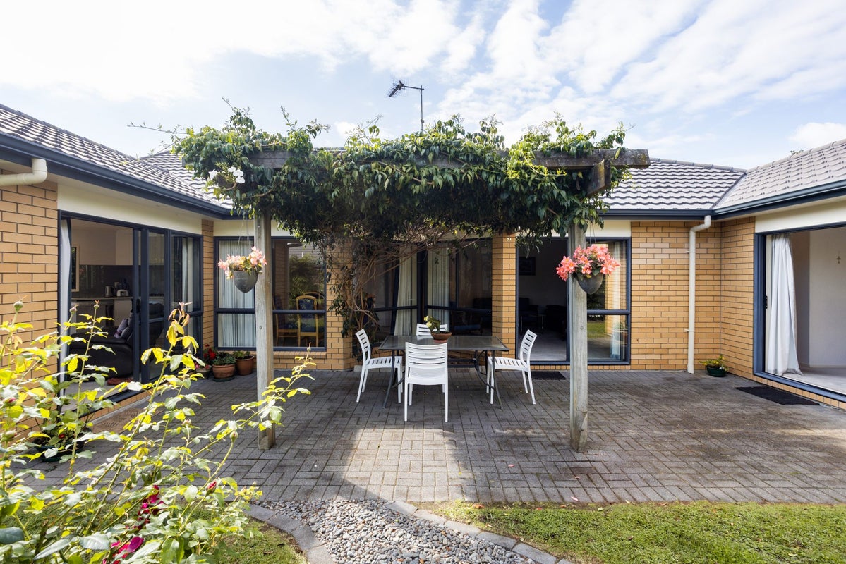 36 Fendalton Drive, Rototuna, Hamilton - Carousel 2