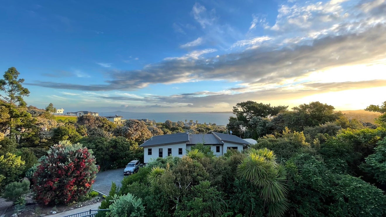 8 Beauvoir Avenue, Matakatia, Whangaparaoa - Carousel 1