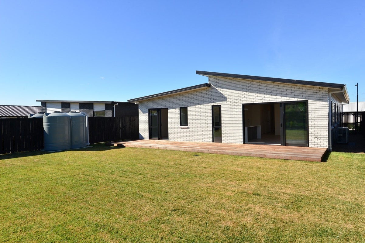 33 Overton Street, Rototuna North, Hamilton - Carousel 3