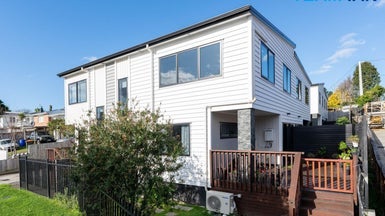 189A Edmonton Road, Te Atatu South, Auckland - Carousel 1