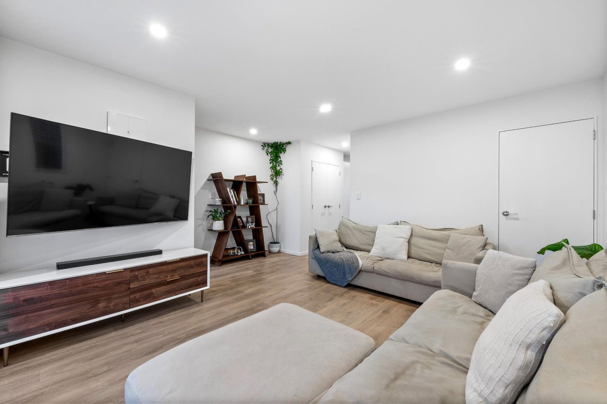 12 Autumn Blaze Street, Hobsonville, Auckland - Carousel 2