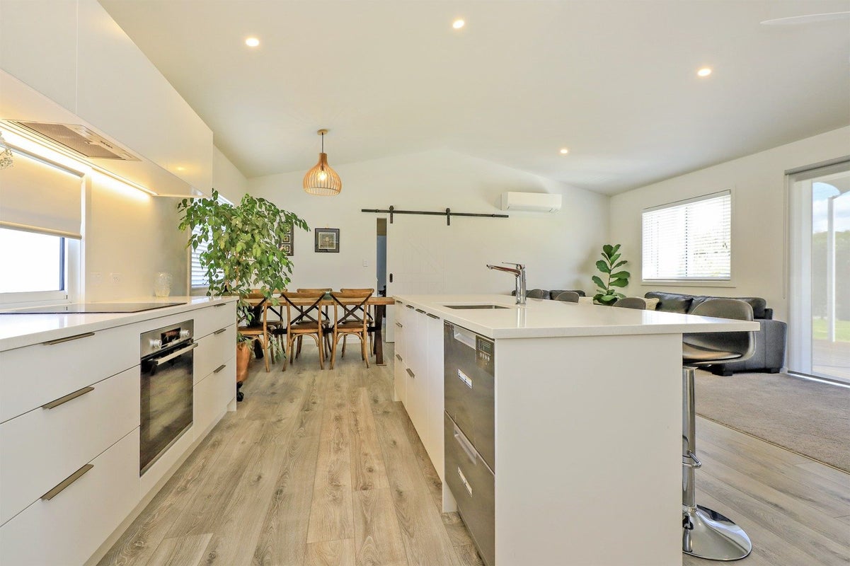 2 Cape Grove, Haumoana, Haumoana - Carousel 1