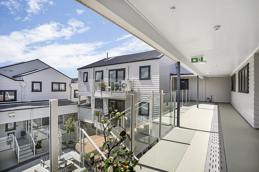 18/5 Cook Street, Howick, Auckland - Carousel 2