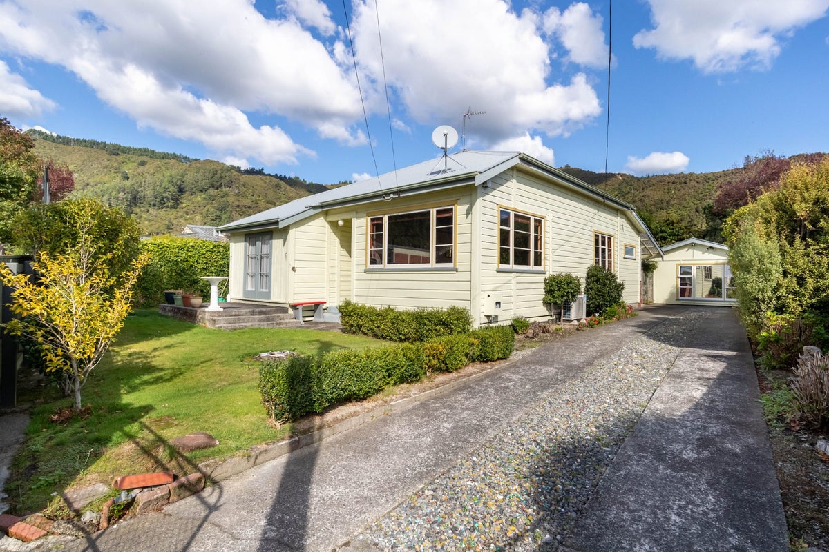 164 Rata Street, Naenae, Lower Hutt - Carousel 1