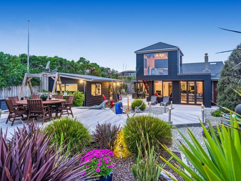 23 Ara Kuaka, Waikanae Beach, Waikanae - Carousel 1
