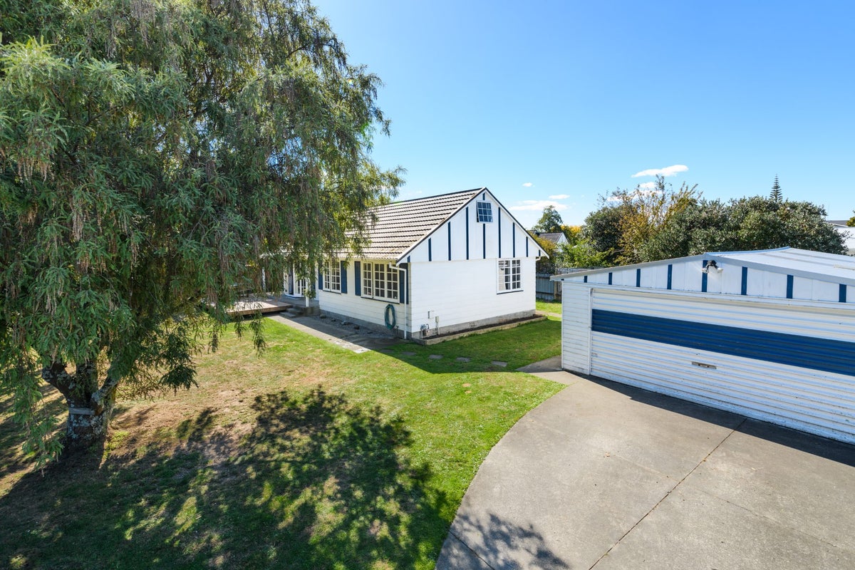 12 Saturn Crescent, Milson, Palmerston North - Carousel 2