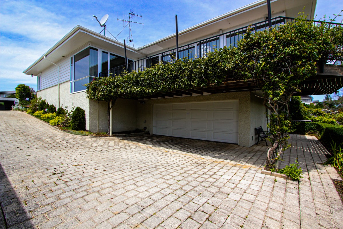 14 Coleman Terrace, Hospital Hill, Napier - Carousel 2