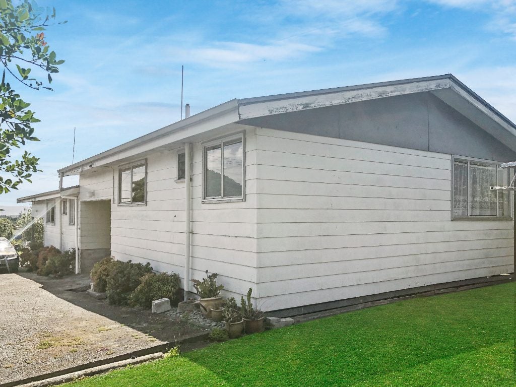 2/27 Lyell Road, Outer Kaiti, Gisborne - Carousel 2