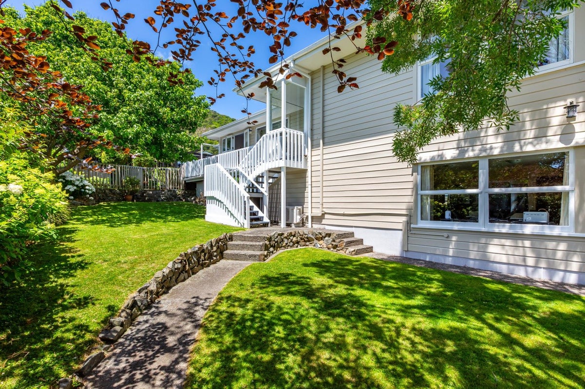 18 Tui CRESCENT, Waikanae, WAIKANAE - Carousel 2