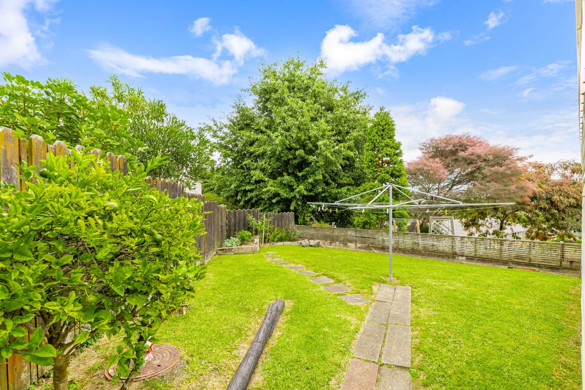 26 Longreach Drive, Sunnyvale, Auckland - Carousel 17