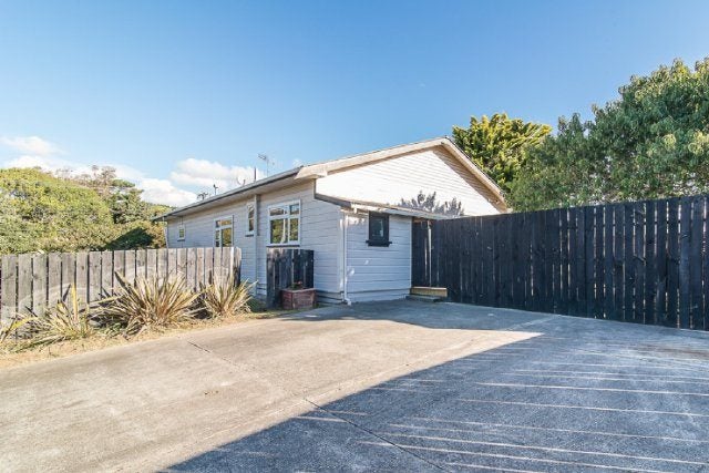 111 Arawhata Road, Paraparaumu - Carousel 13