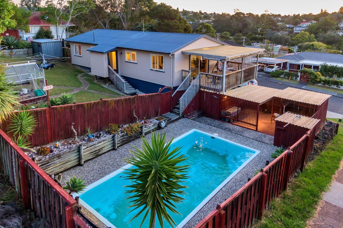 3 Lanigan Street, Birkdale, Auckland - Carousel 1