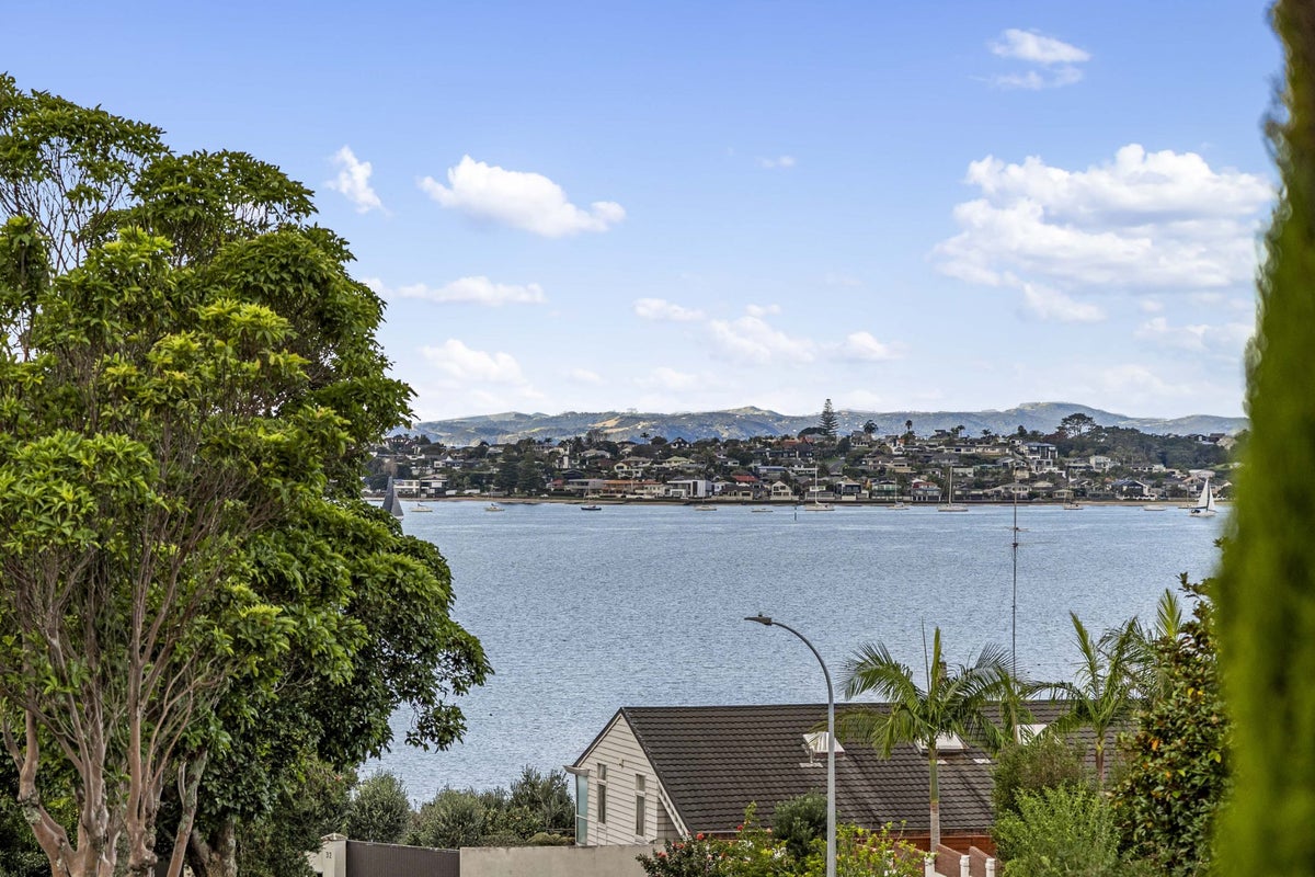 19 Vanessa Crescent, Glendowie, Auckland - Carousel 2