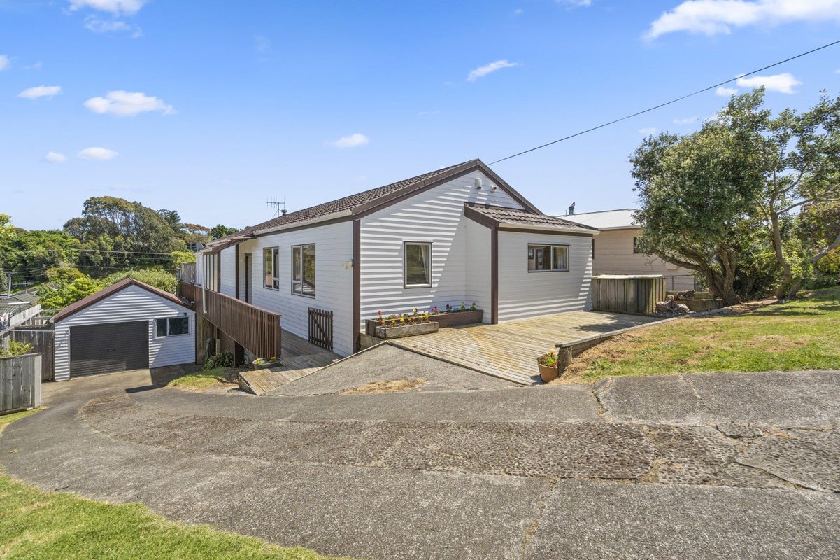 73 Alexander Road, Raumati Beach, Paraparaumu - Carousel 1