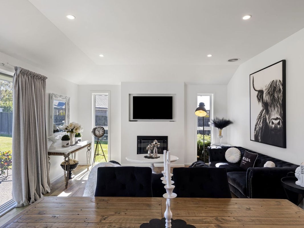 111 Johnstone Drive, Fitzherbert, Palmerston North - Carousel 2