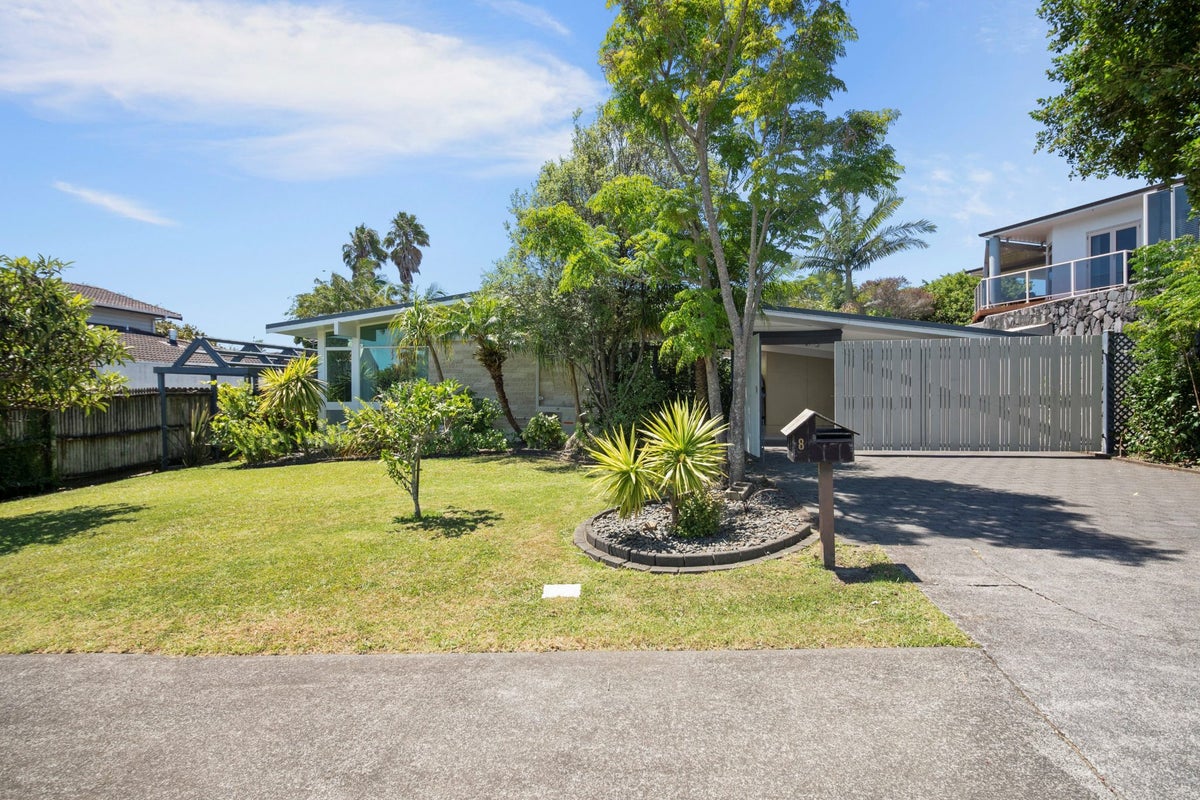 8 Andrea Place, Sunnyhills, Auckland - Carousel 1