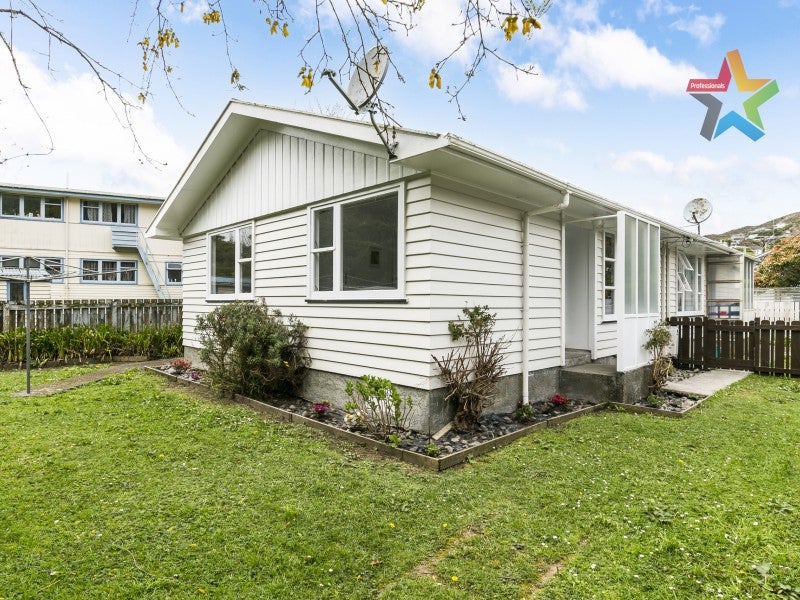 9 Ranelagh Terrace, Karori, Wellington - Carousel 1