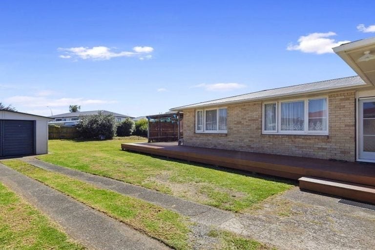 4 Liston Crescent, Hillcrest, Hamilton - Carousel 2
