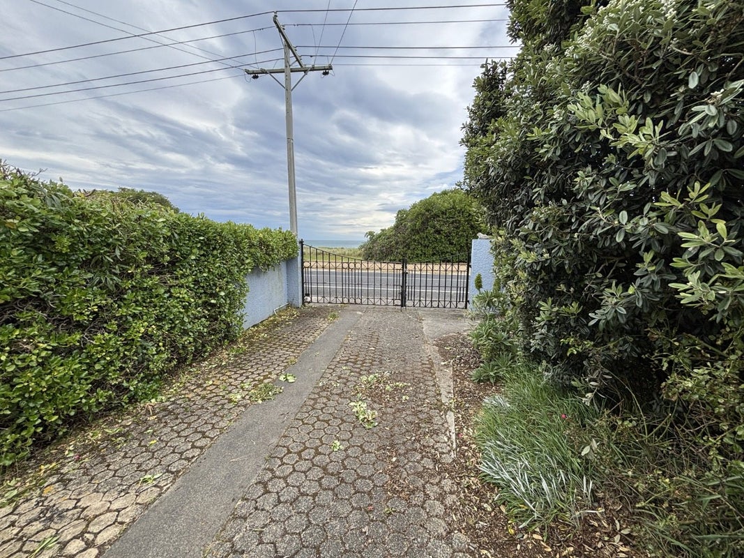 1120 Brighton Road, Brighton, Dunedin - Carousel 2